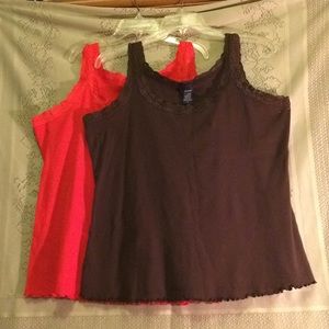 2 sleeveless tops